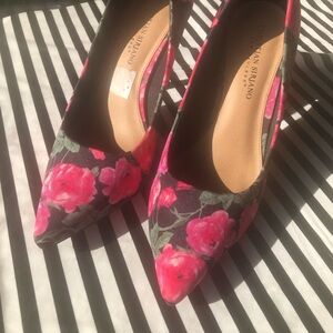 Christian Siriano For Payless Black Pumps with Pink Floral Print